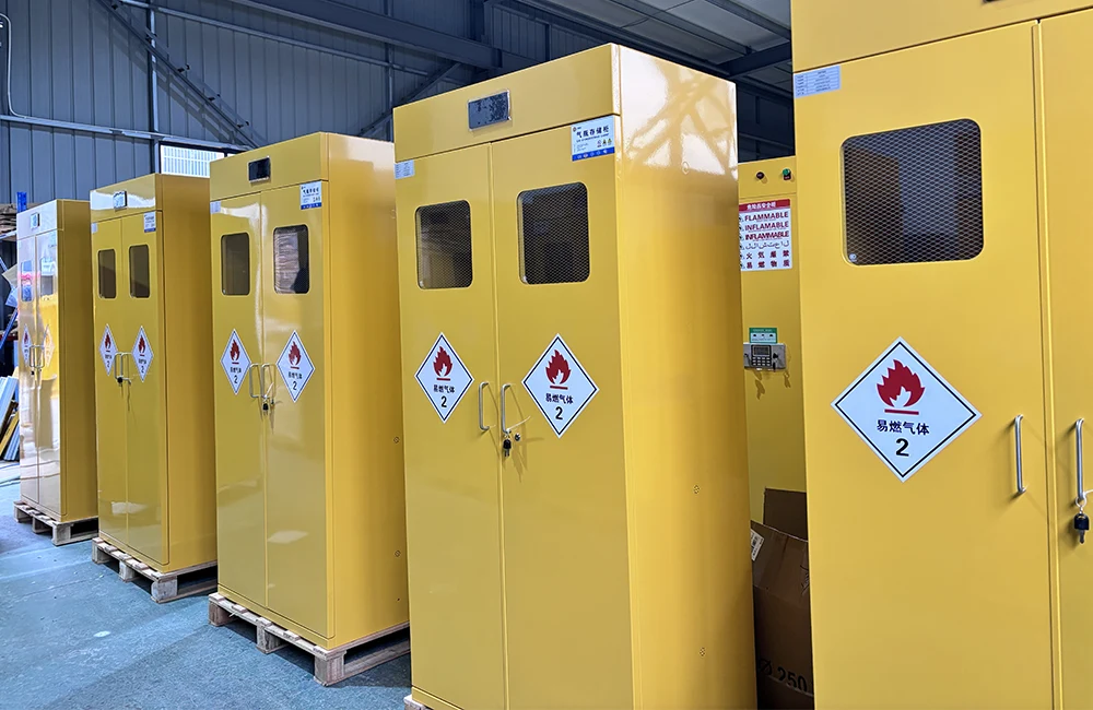 Hvorfor trenger kjemikalier profesjonelle sikkerhetsskap?